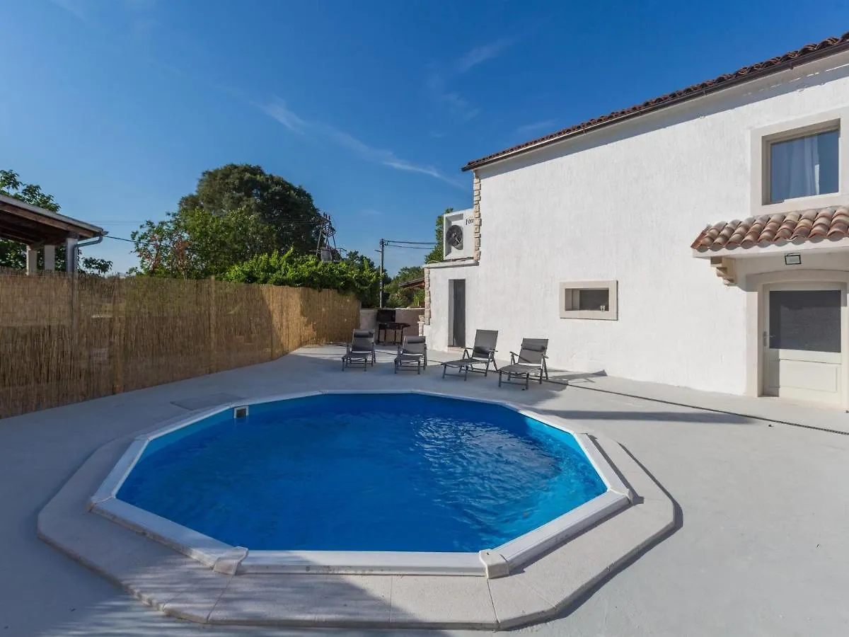 Adorable Villa With Private Pool Tinjan