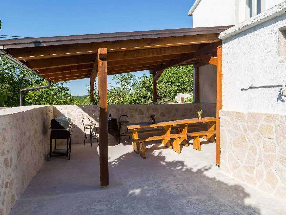 Semesterbostad Adorable Villa With Private Pool Tinjan