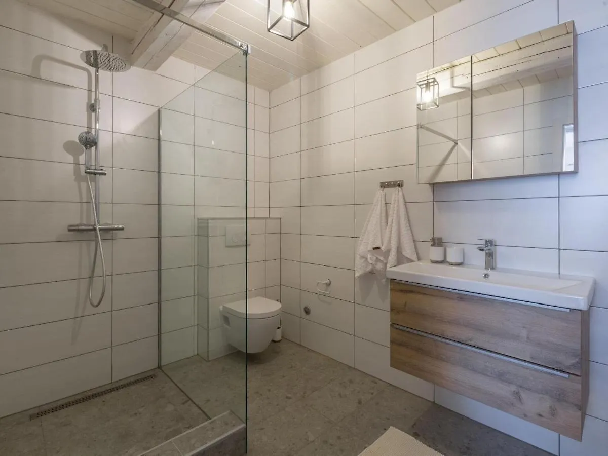 Semesterbostad Adorable Villa With Private Pool Tinjan